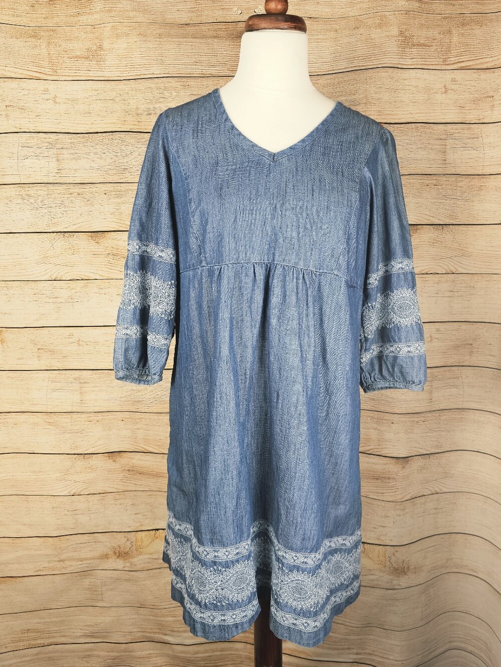 J. JILL Denim Chambray Blue Embroidered Boho Dress with Pockets Size Medium